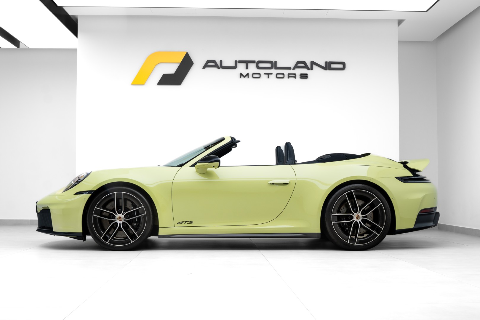 2025 PORSCHE 911 CARRERA GTS CABRIO | MAIN DEALER WARRANTY | CARBON EXTERIOR